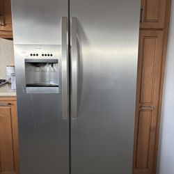 Electrolux Side-by-Side Refrigerator - Not Working - For Parts / Repair -