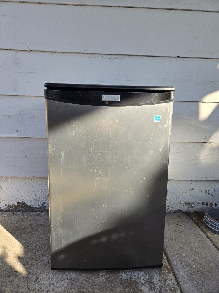 Compact Refrigerator