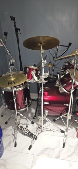 TAMA Imperialstar 6-Piece Complete Drum Set With MEINL HCS Cymbals and 22" Bass Drum Candy Apple Mist