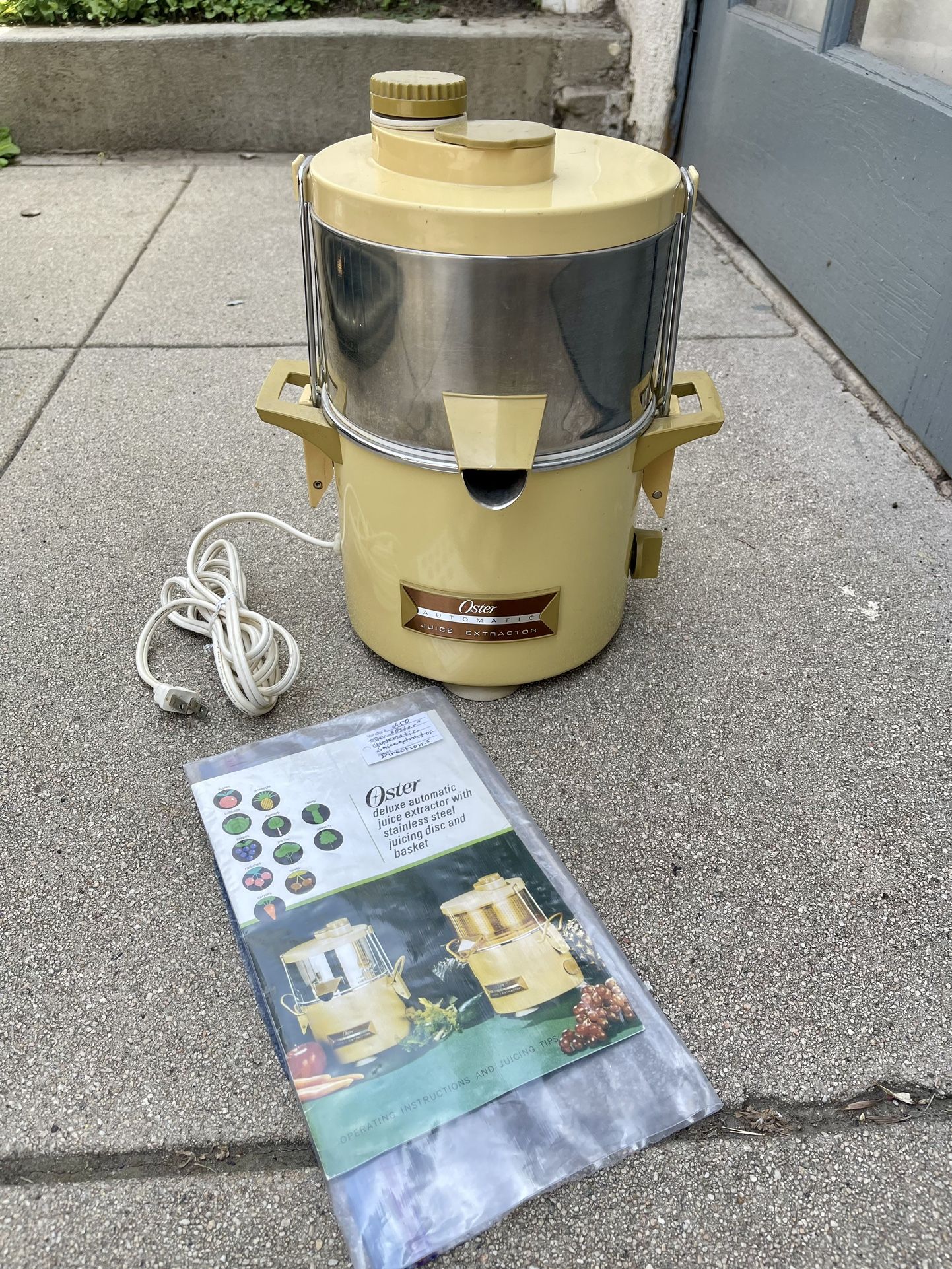 Vintage 60’s Oster Automatic Juice Extractor Model 361