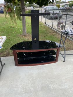 Tv Stand (yard Sale 6/21)