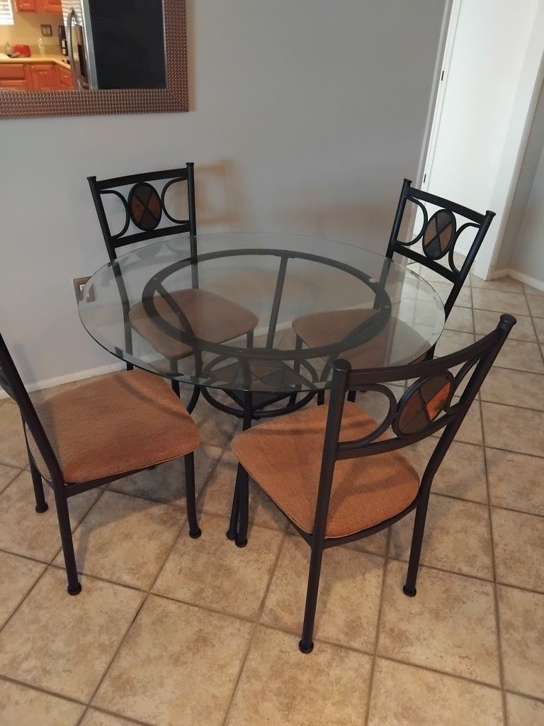 Kitchen Table and Chairs For Sale