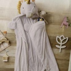 Pillowfort Unicorn Hooded Blanket Kids Size 40 in x 50 in New ( Price Firm!)