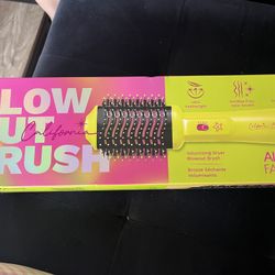 Volumizing Dryer Blowout Brush 
