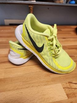 Nike Free 5.0 Running Shoes – Youth 4.5Y / Women’s 6 – Neon Yellow