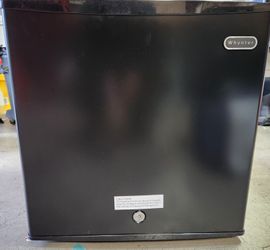 Whynter mini freezer