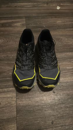 Hiking shoes  20$