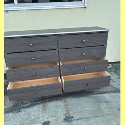 8 drawers dresser / Eight drawers dresser