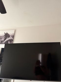 55 IN LG TV Wall Mounted