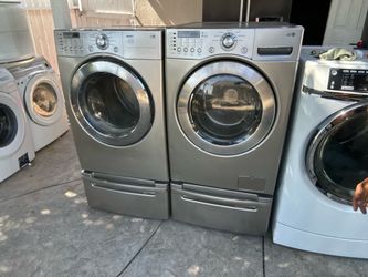 Lg front load washer and gas dryer with pedestals ⚽️