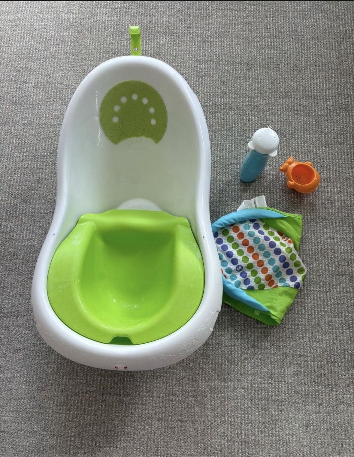 Fisher-Price Baby to Toddler Bath 4-In-1 Sling 'N Seat Tub with Removable Infant Support and 2 Toys, Green