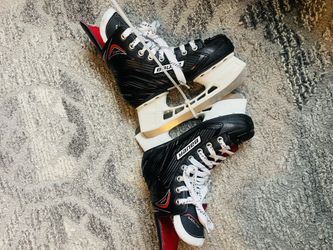 New BAUER VAPOR FLYLITE Ice SKATEs Youth 
