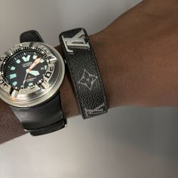 Lv Bracelet 