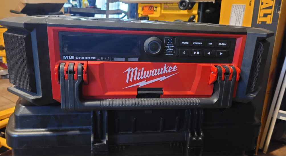 Milwaukee Packout Radio