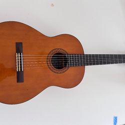 Acoustic Guitar Yamaha C40 with bag and digital tuner