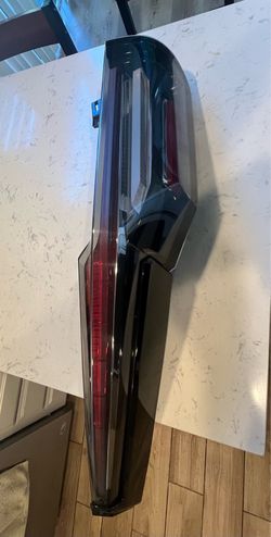 2021-2024 CADILLAC ESCALADE RH PASSENGER SIDE TAILLIGHT LED COMPLETE OEM