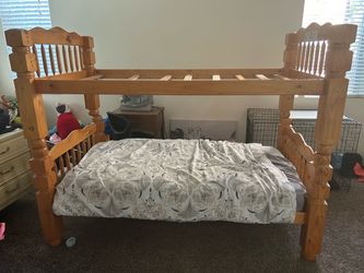 Twin bunk beds