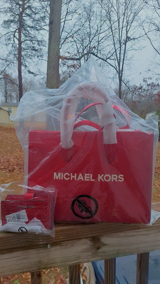 Authentic Michael Kors Bag And Matching Wallet.