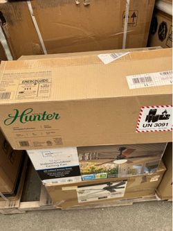 Newsome 52-in Fresh White with Fresh White/Light Oak Blades Flush Mount...