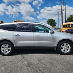 2011 Chevy Traverse Lt 