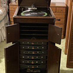Antique VICTOR VICTROLA Upright Talking Machine/Phonographs model VV-X-545066
