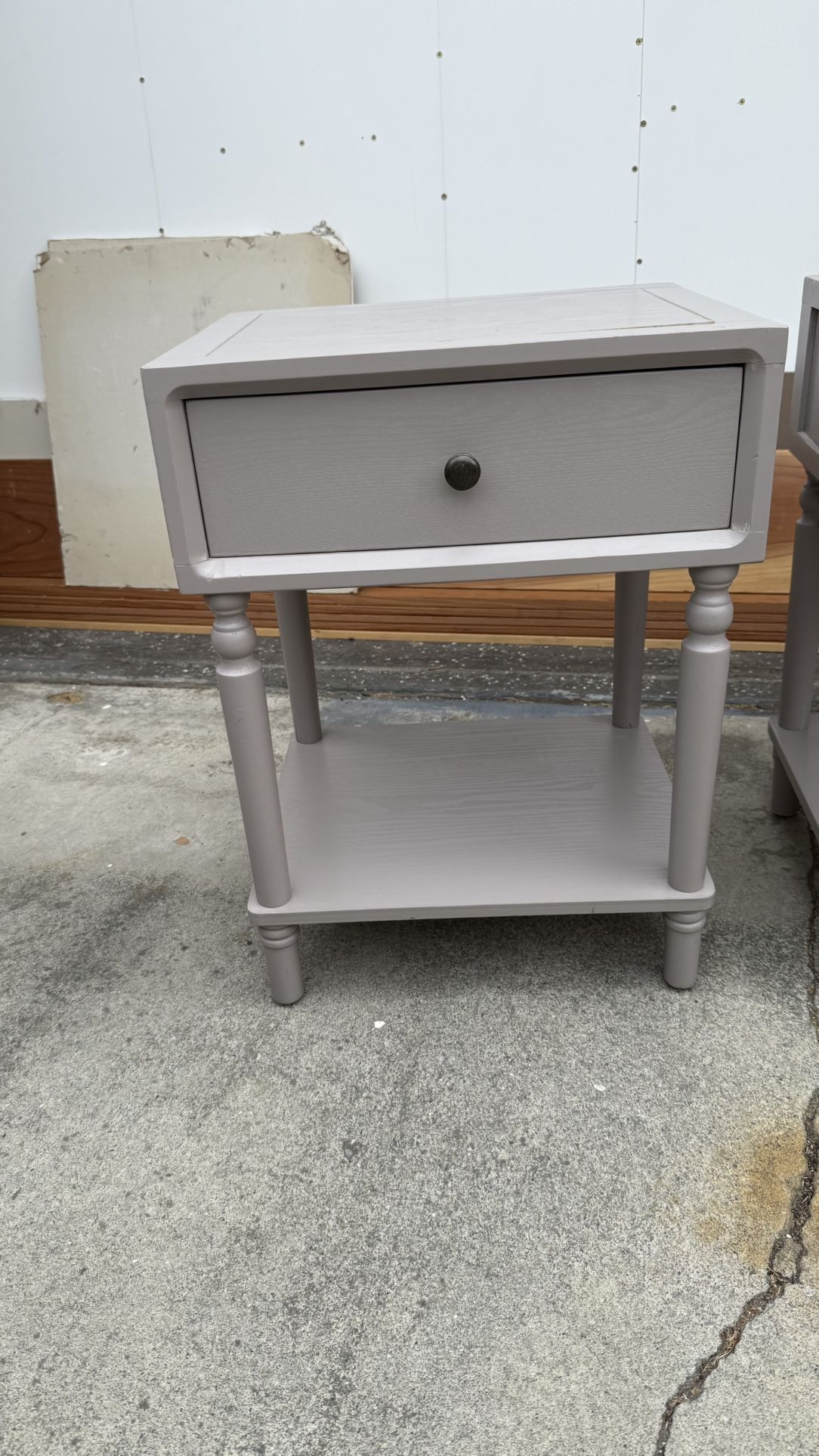 2 Night Stands