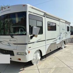 2005 Winnebago Sightseer