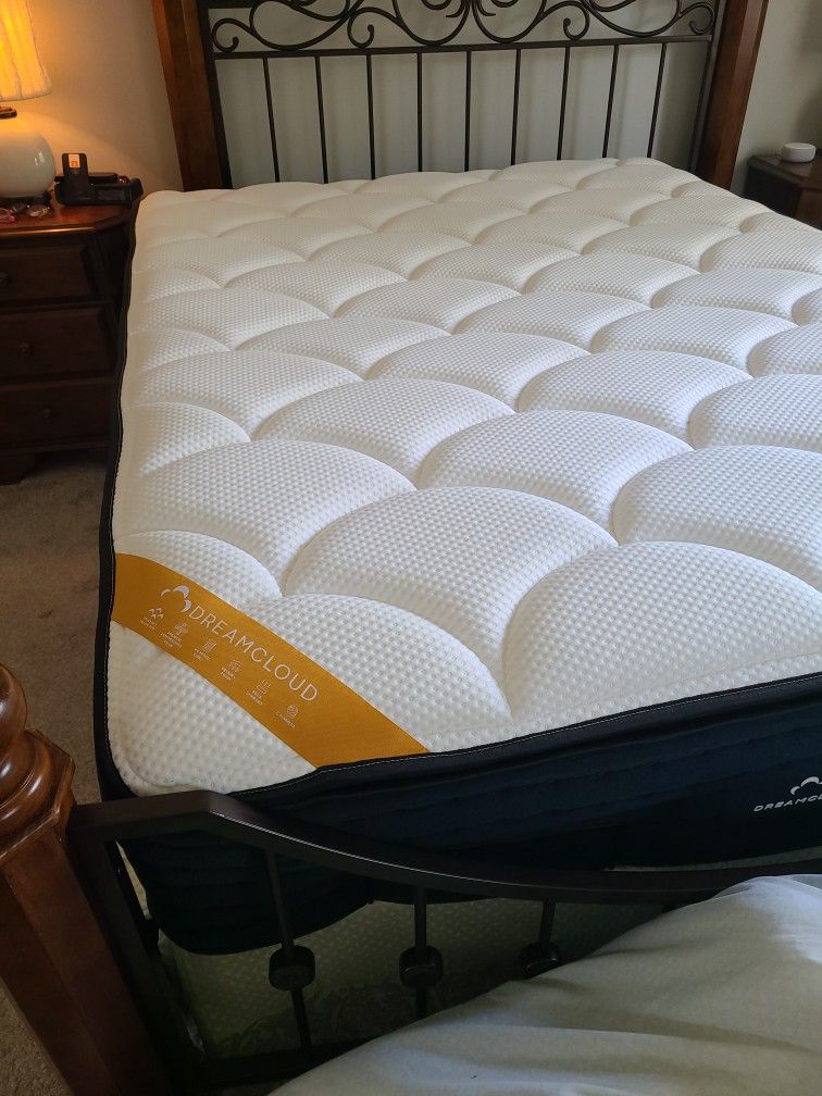 New Dream Cloud Queen Mattress