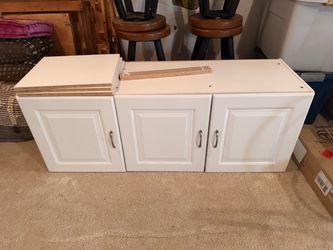 White hanging cabinet