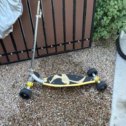 FUZION ASPHALT 4 Wheel 2 Axle Front and Back Trick Scooter