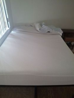 Full Size Bamboo Mattress with Cooling Gel Top + Heavy Duty Metal Frame – Barely Used