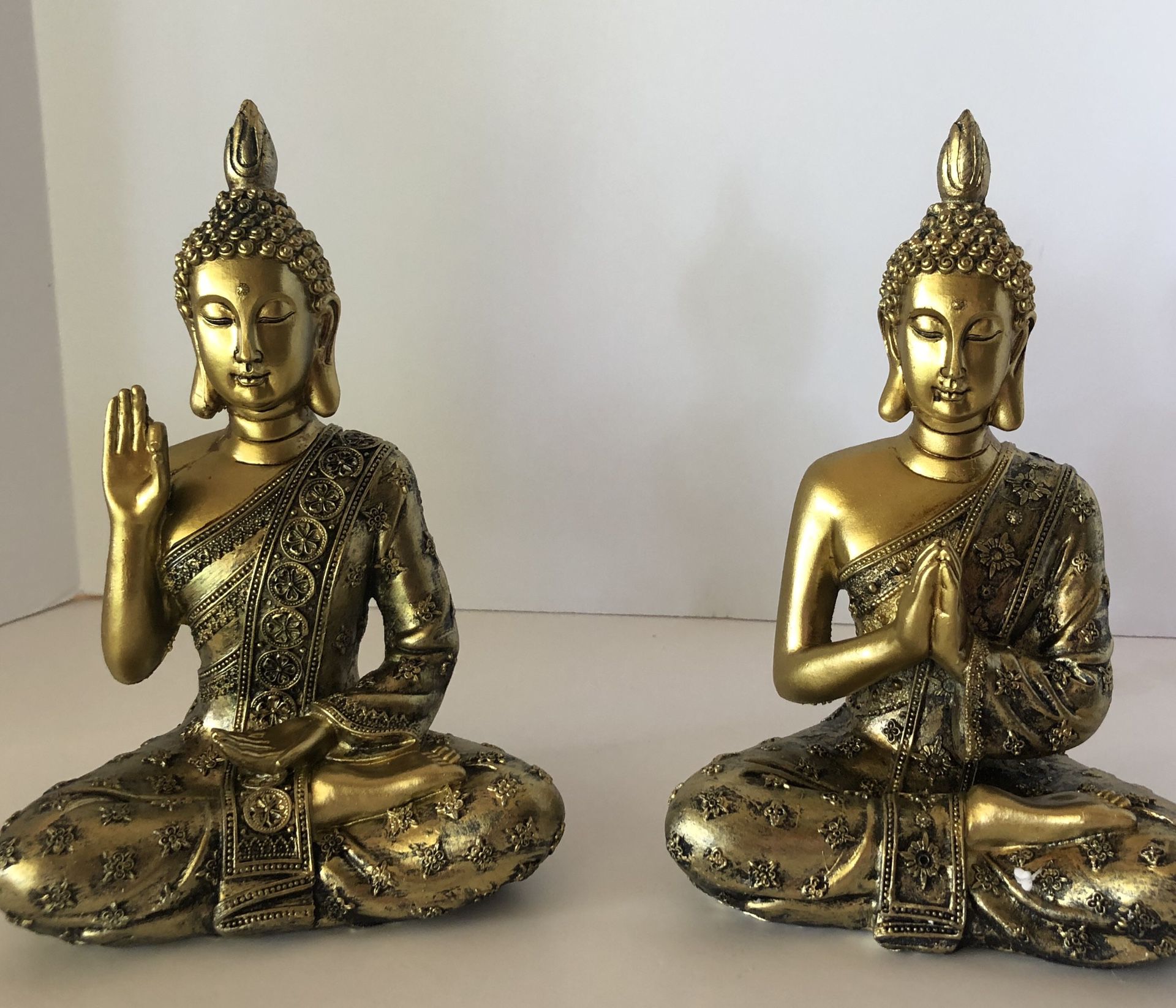 🙋‍♀️ Pair of Gold Buddhas