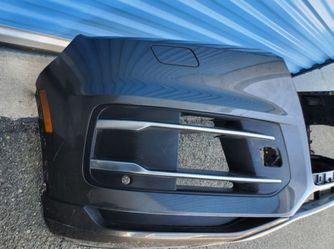 2017 - 2020 AUDI Q7 Q-7 FRONT BUMPER
COVER GENUINE USED OEM. NC