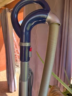 Shark Lift-Away Deluxe Vacuum