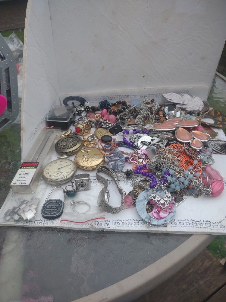 Jewelry Lot. 