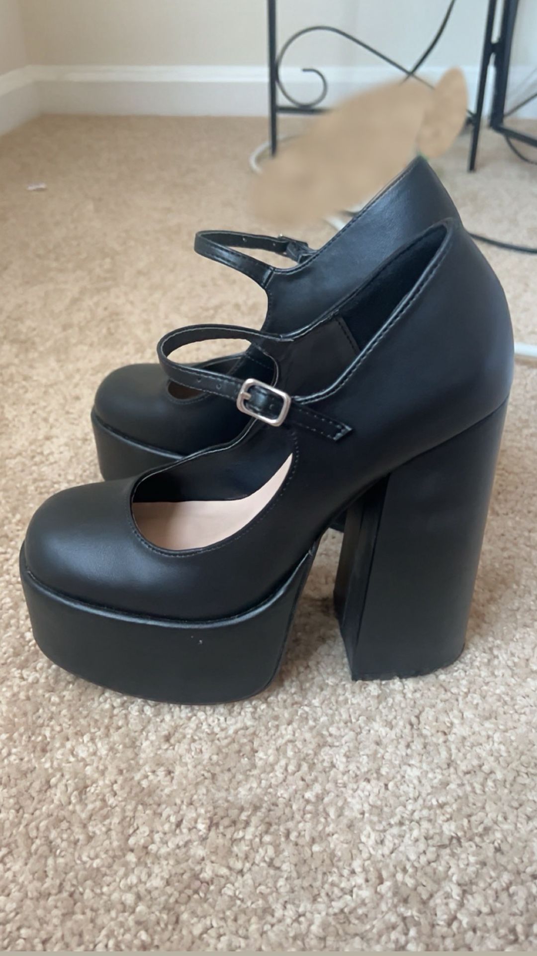 Color Black