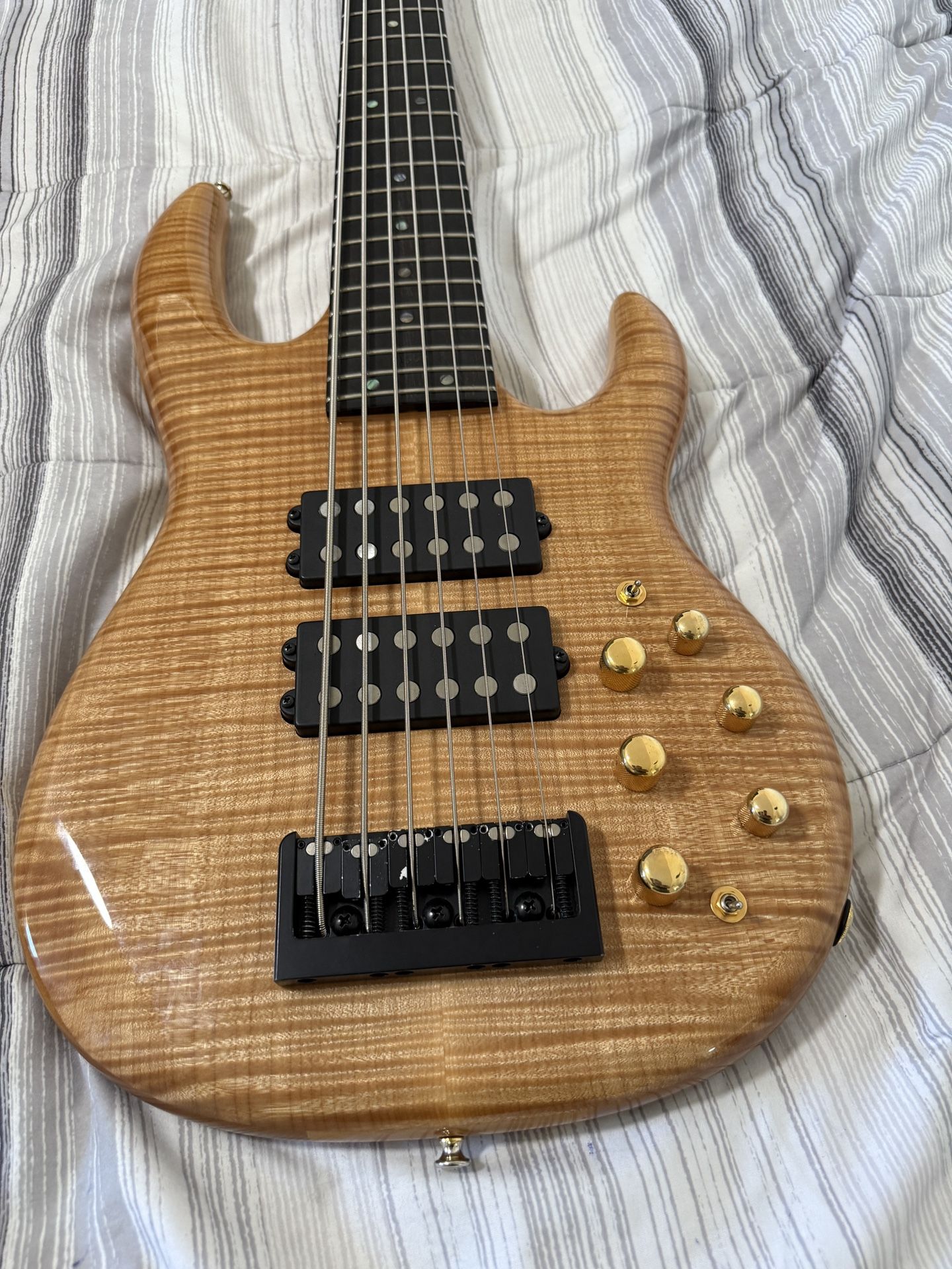 CARVIN BASS MAPLE FLAME MADE IN USA