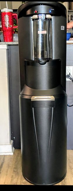 Water dispenser cold and hot