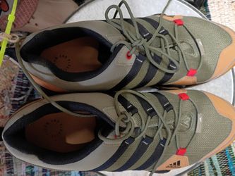 Mens Shoes (ADIDAS)" Size. 10"