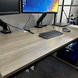 High-quality Desk - Like New Condition