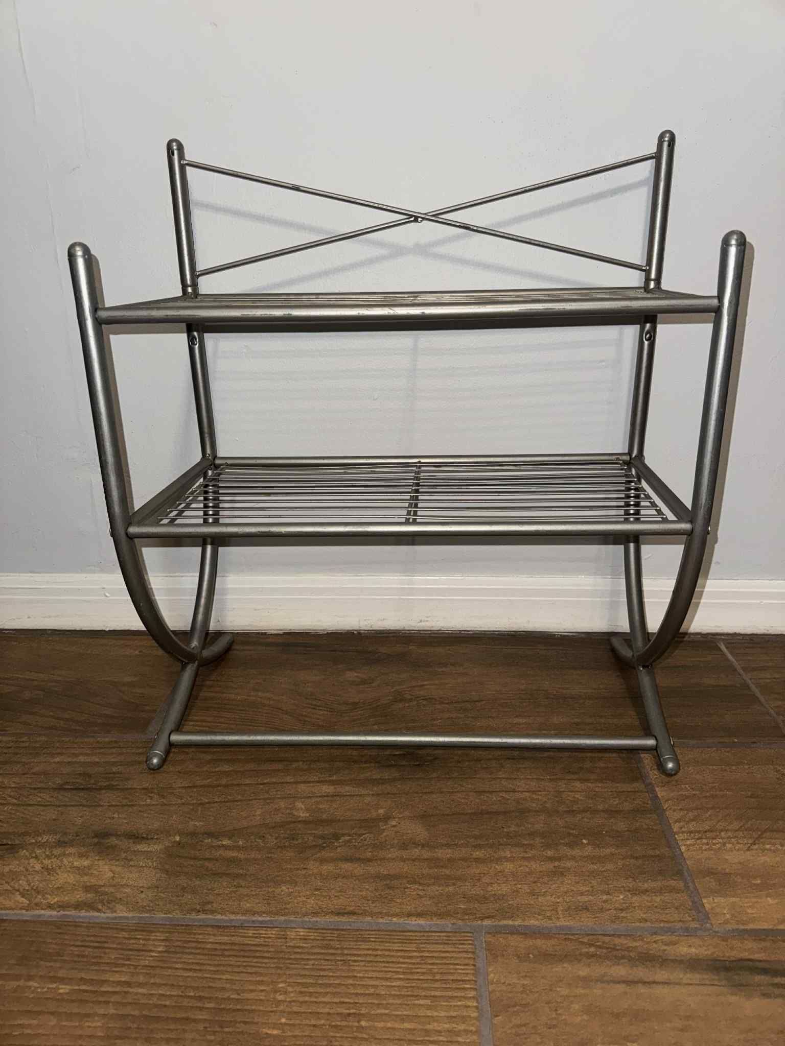 Wall mount bathroom shelf with towel bar