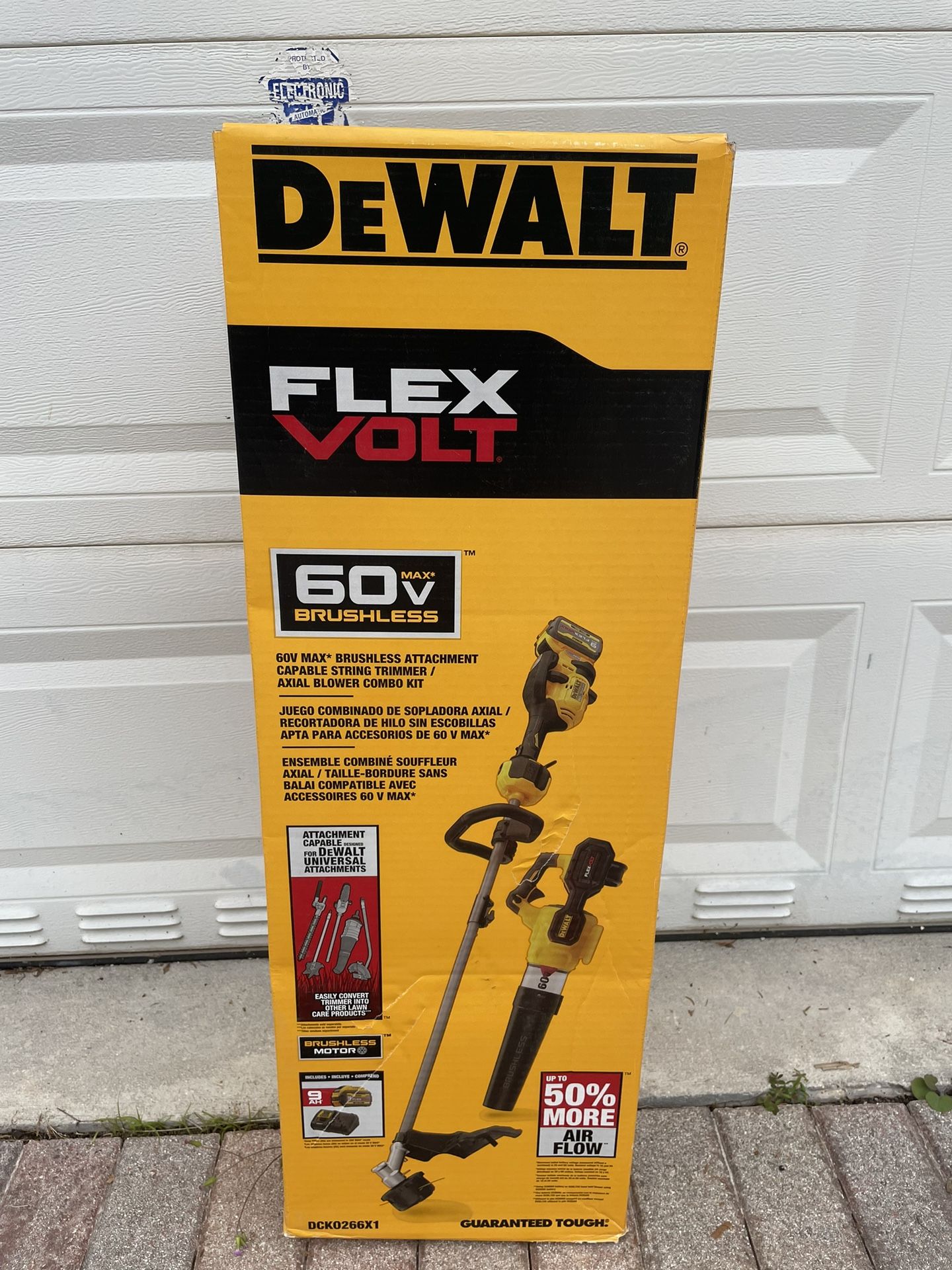 DeWalt 60V FlexVolt String Trimmer and Blower combo Kit DCK0266X1