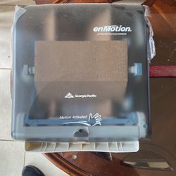 Unused Automatic Paper Towel Despenser