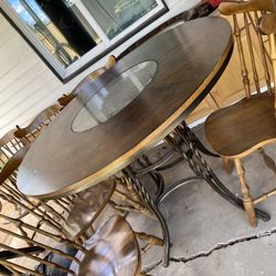 Round Table 