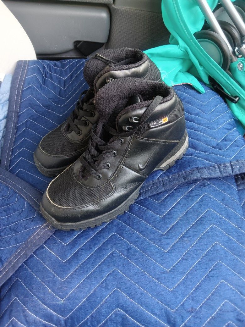 Seven And A Half Nike Boots Black