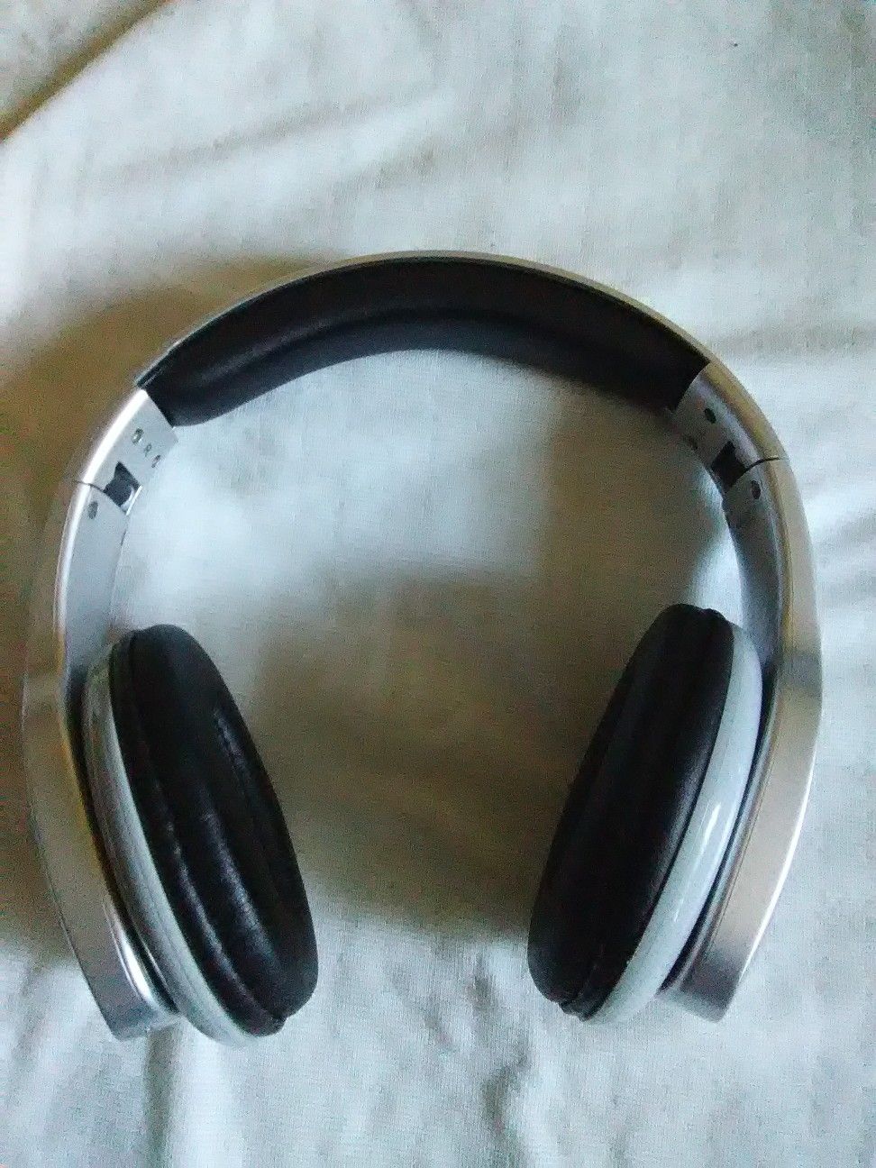 BLUETOOTH HEADPHONES WIRELESS RECHARGEABLE