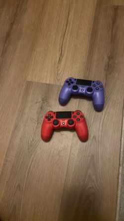 PS4 controllers