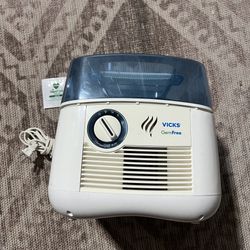 Vicks Cool Moisture Humidifier with UV Technology