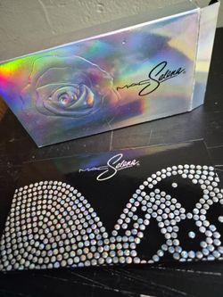 Selena MAC muy Siento Muy Excited Eye Shadow Pallet