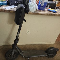 Electric scooter ninebot